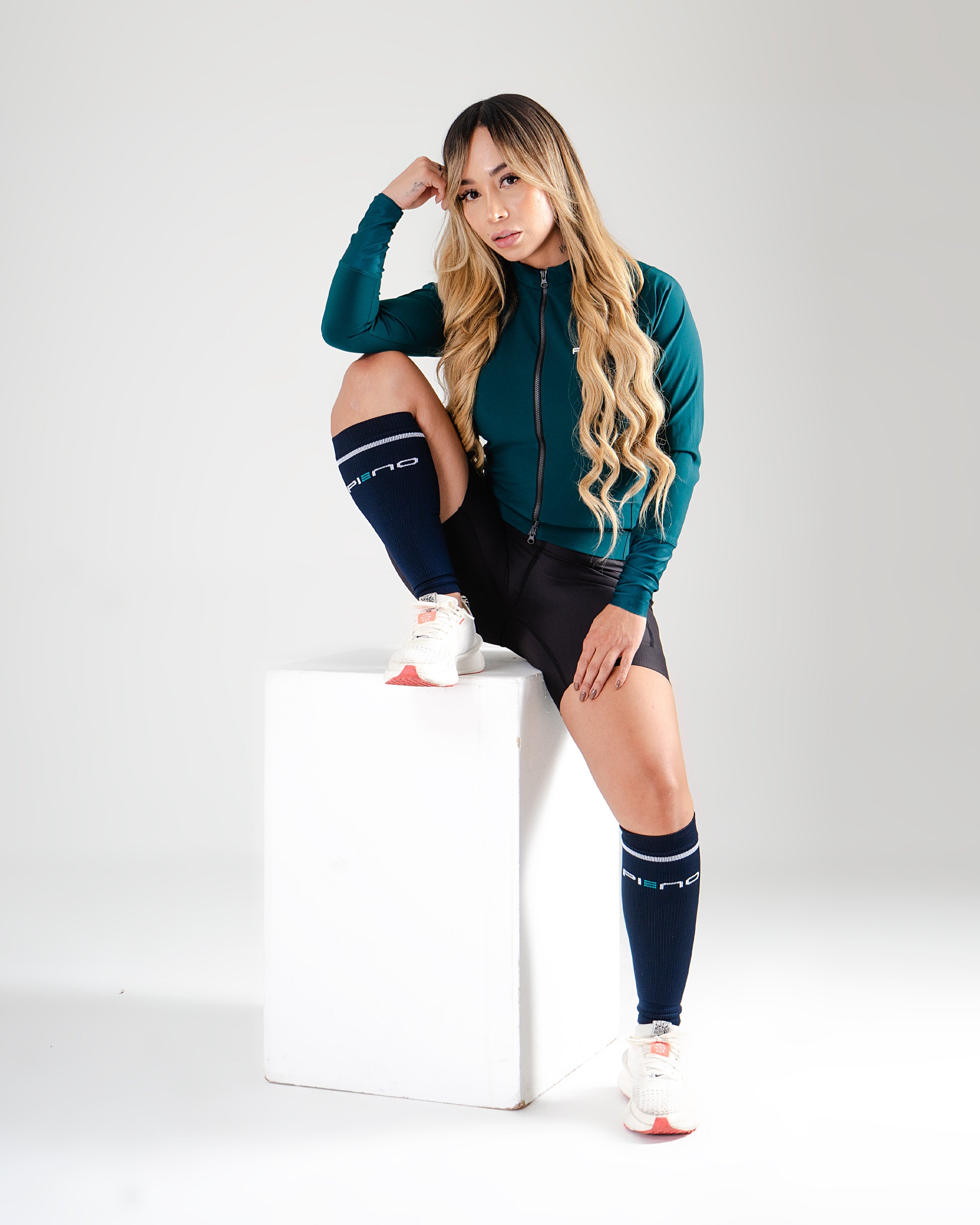 CHAQUETA IMPERMEABLE REPELENTE A EL AGUA UNISEX PIENO